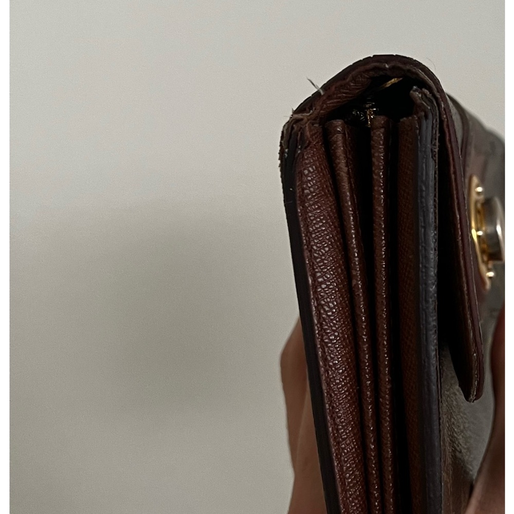 Louis Vuitton - Picture 12 of 14